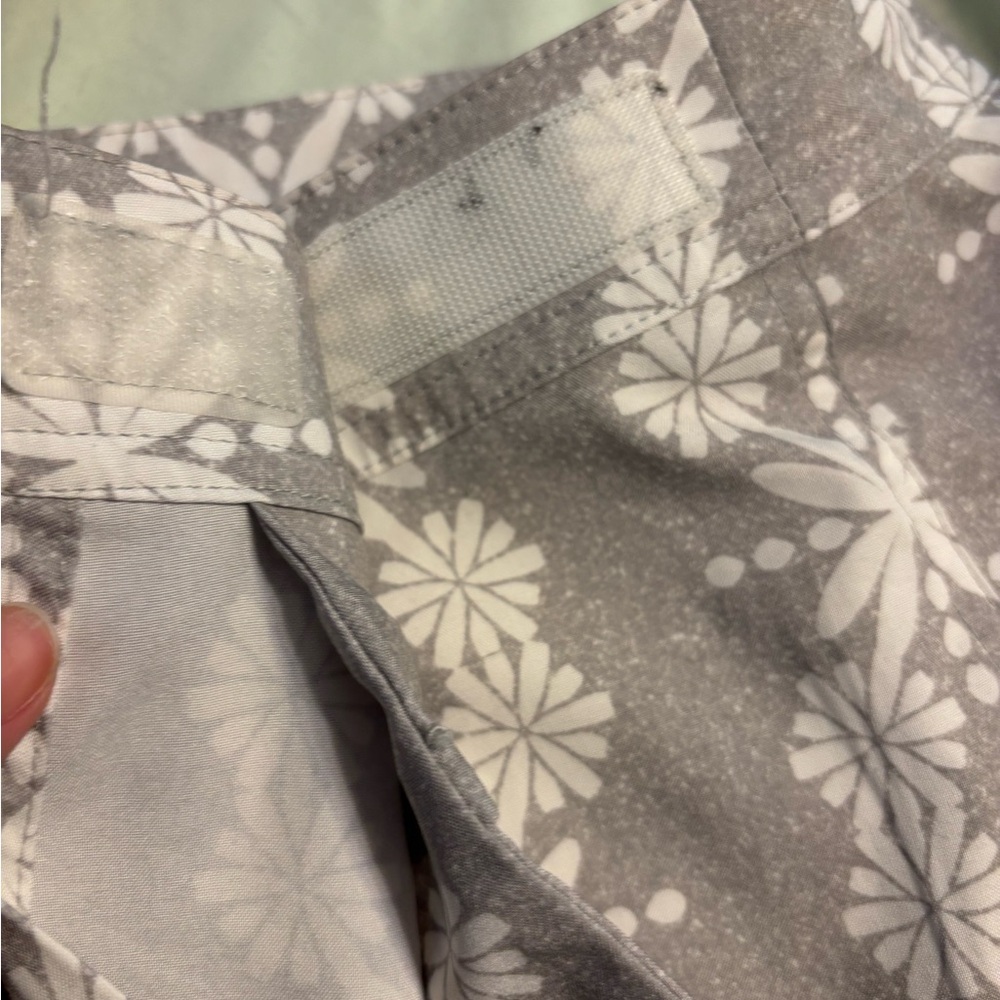 Rip Skirt Hawaii Gray White Pattern Skirt Medium - Picture 6 of 6